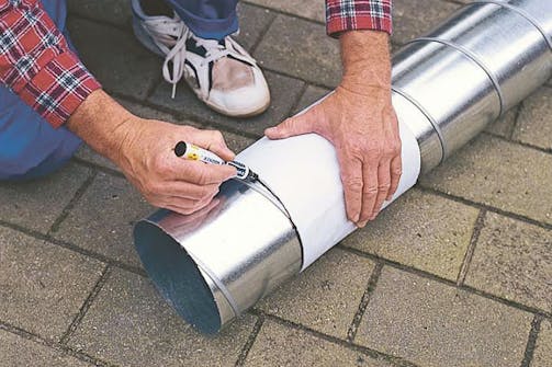 Skær i metalrør med vinkelsliber: Vinkelsliberen er oplagt til afkortning af metalrør. Skær i metalrør med vinkelsliber: Vinkelsliberen er oplagt til afkortning af metalrør.